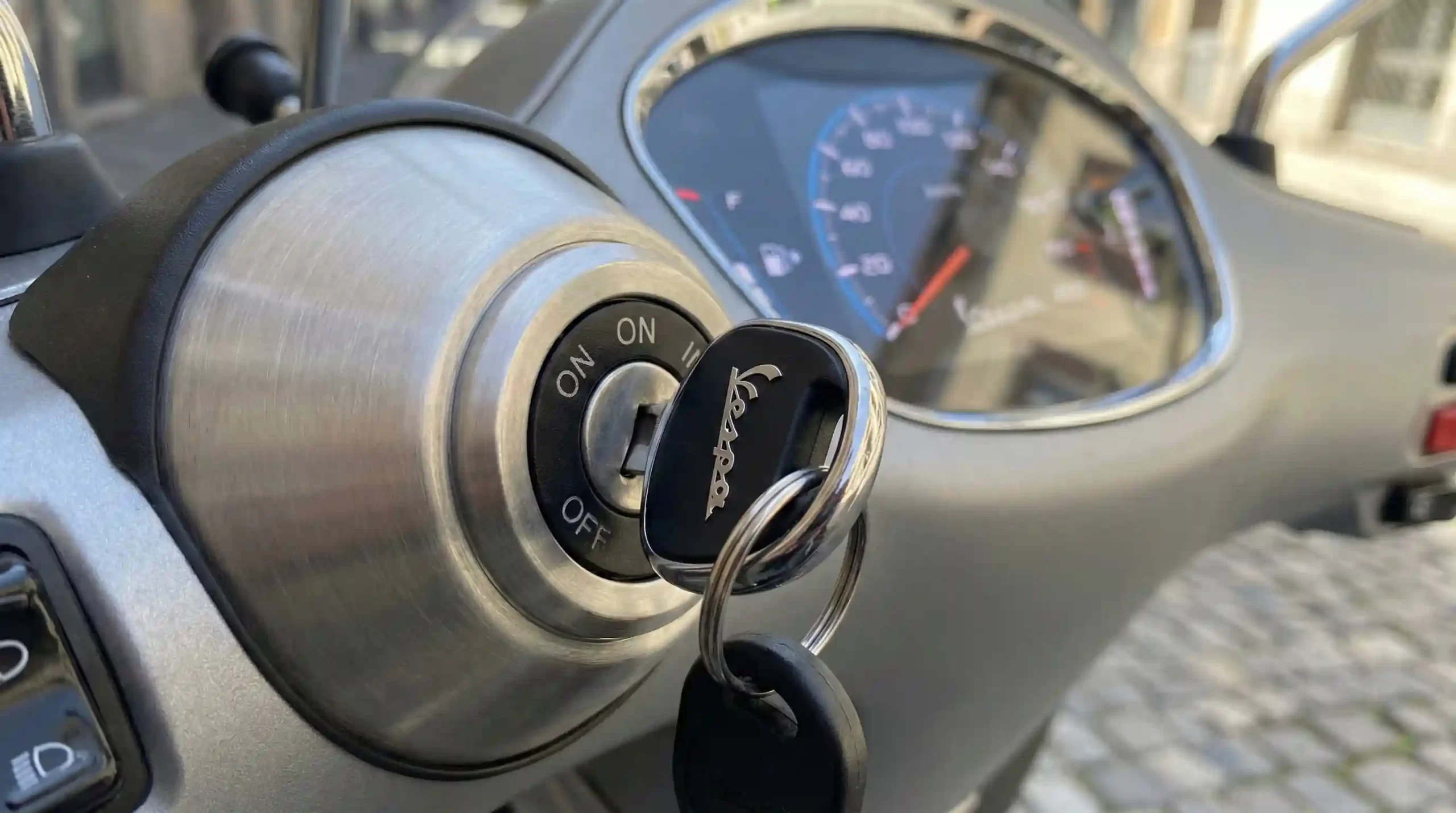 ساخت کلید یدک برای انواع موتور سیکلت‌های سنگین و اسکوتر.